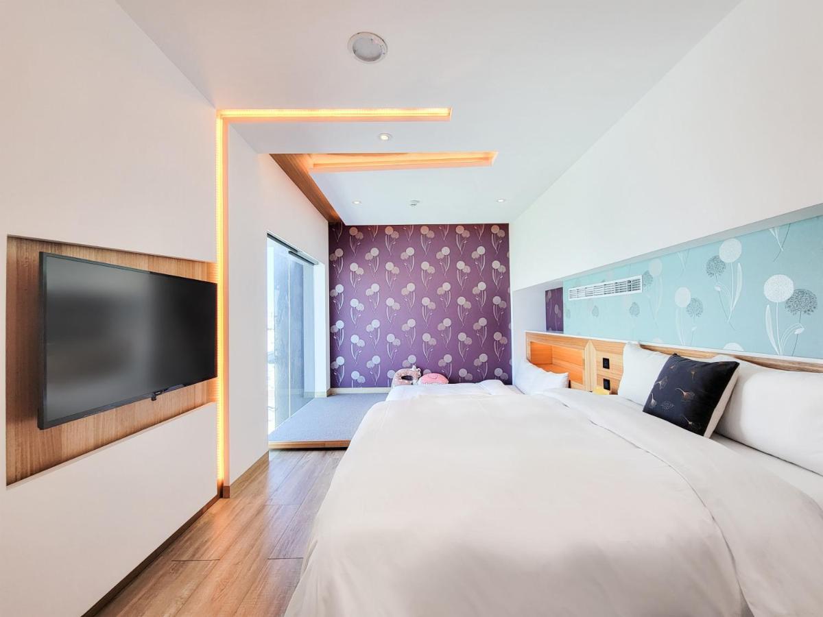 Check Inn Taichung Zhongshan Esterno foto